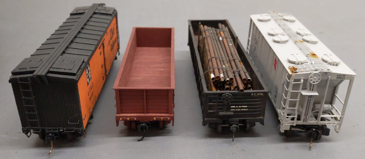 Assorted S Scale Assorted Freight Cars [4] EX