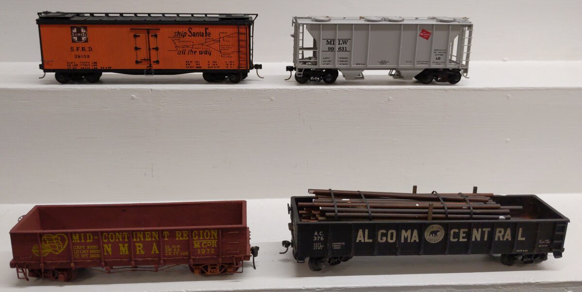 Assorted S Scale Assorted Freight Cars [4] EX