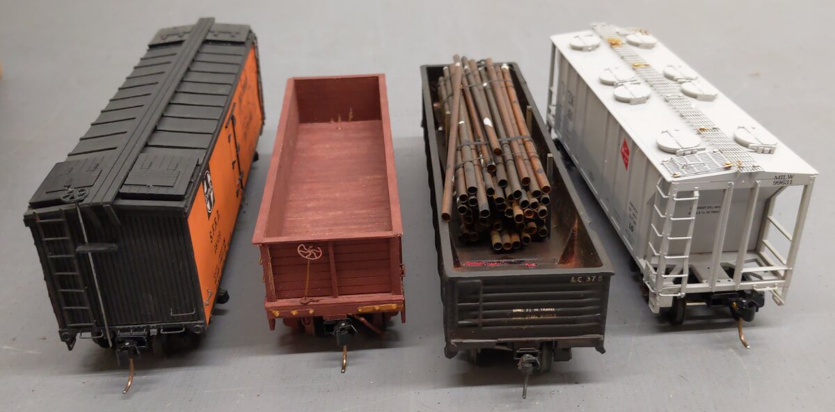 Assorted S Scale Assorted Freight Cars [4] EX