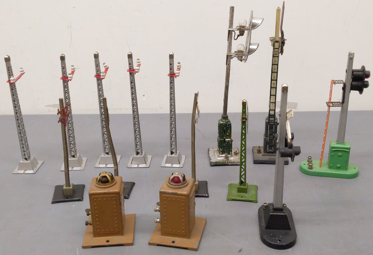 Lionel/Ives Vintage O Gauge Accessories #91,153,068,154,71,331,1571 [15] VG