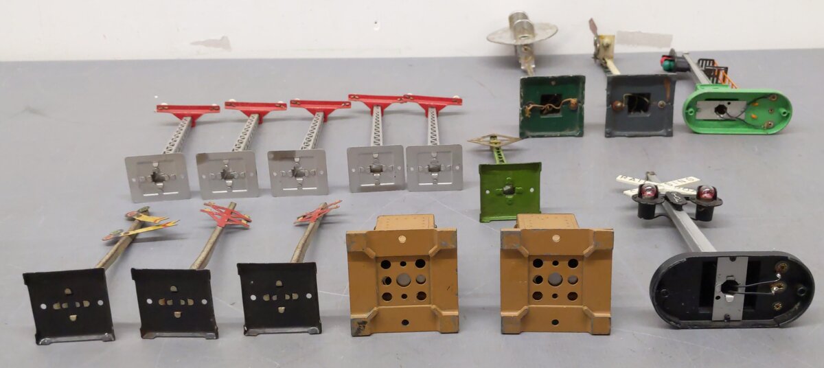 Lionel/Ives Vintage O Gauge Accessories #91,153,068,154,71,331,1571 [15] VG