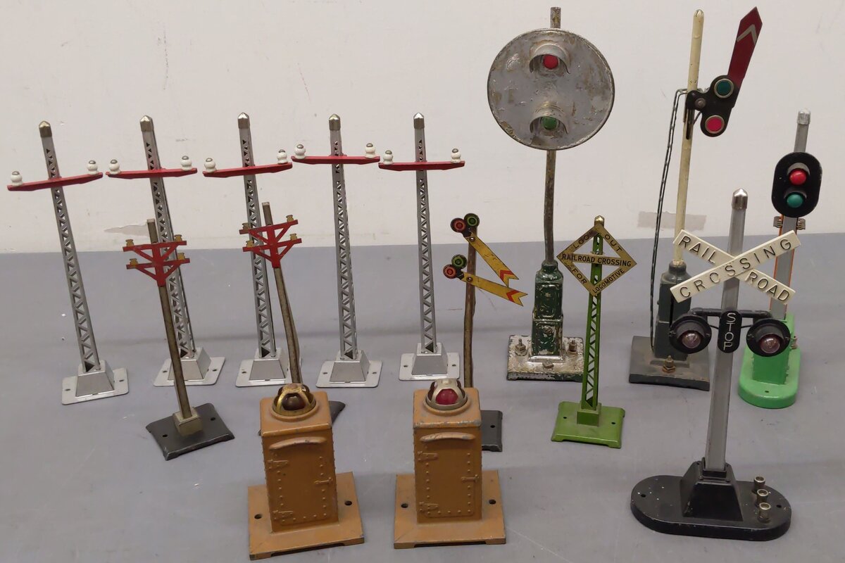 Lionel/Ives Vintage O Gauge Accessories #91,153,068,154,71,331,1571 [15] VG