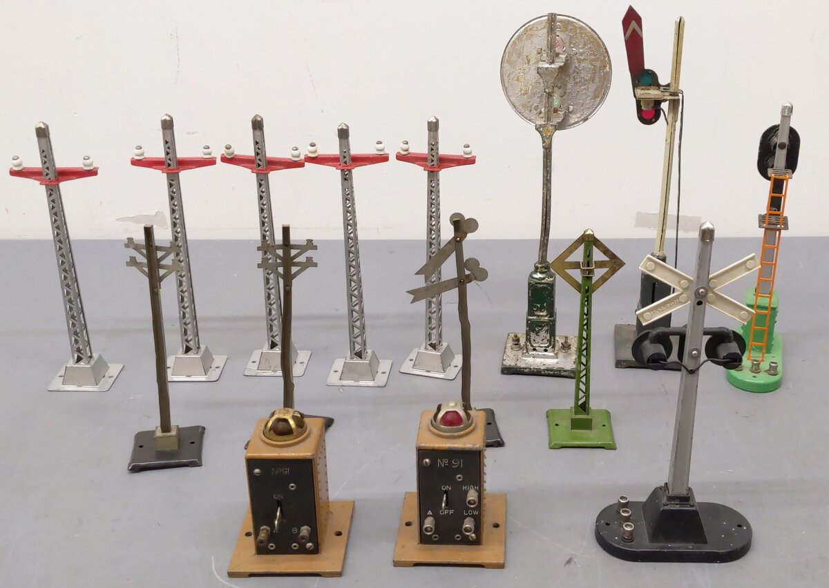 Lionel/Ives Vintage O Gauge Accessories #91,153,068,154,71,331,1571 [15] VG