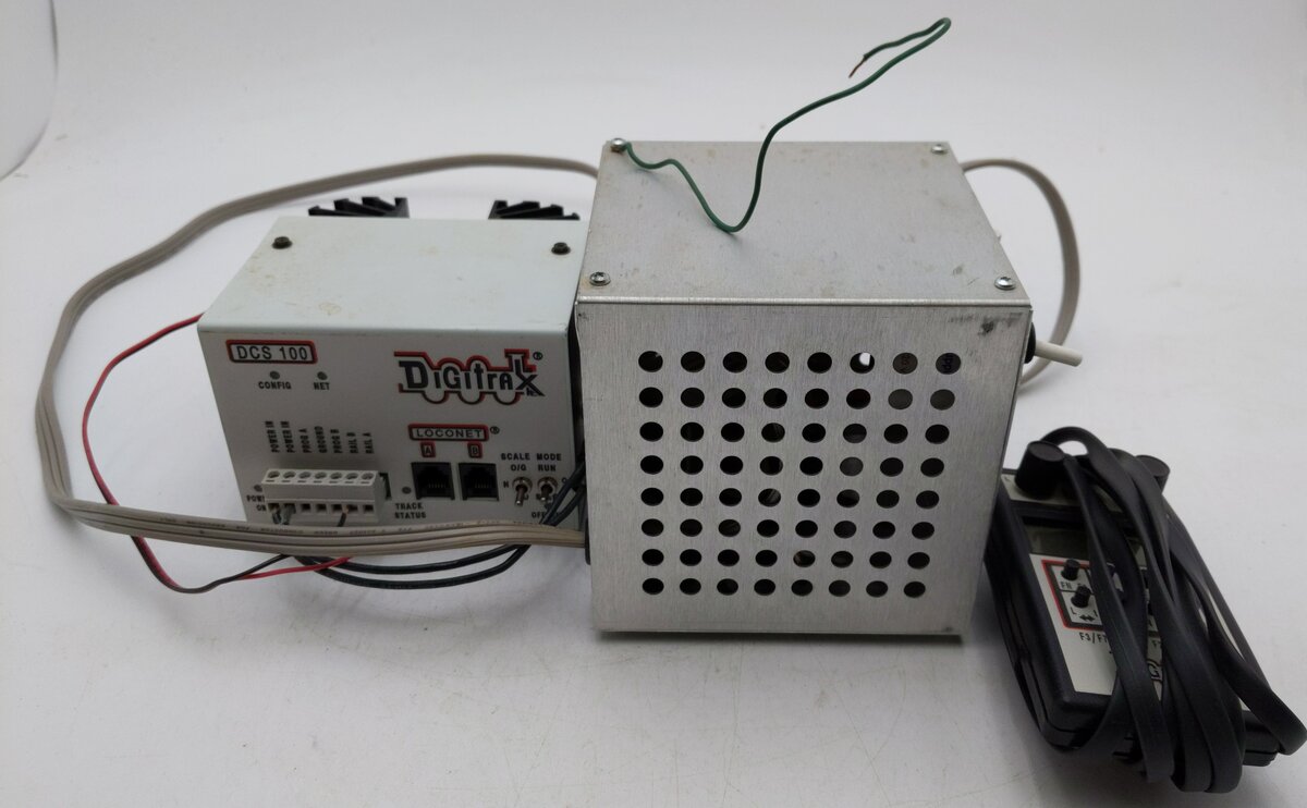 Digitrax DCS 100 Command Station 5 Amp Booster VG
