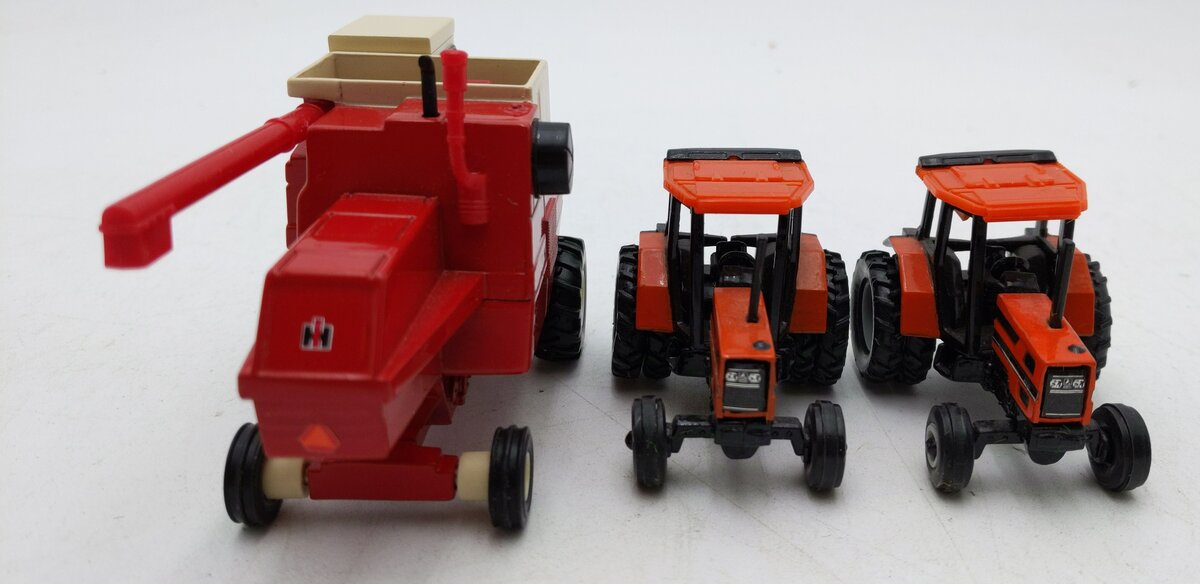 Ertl & Other Assorted Tractors [3] EX