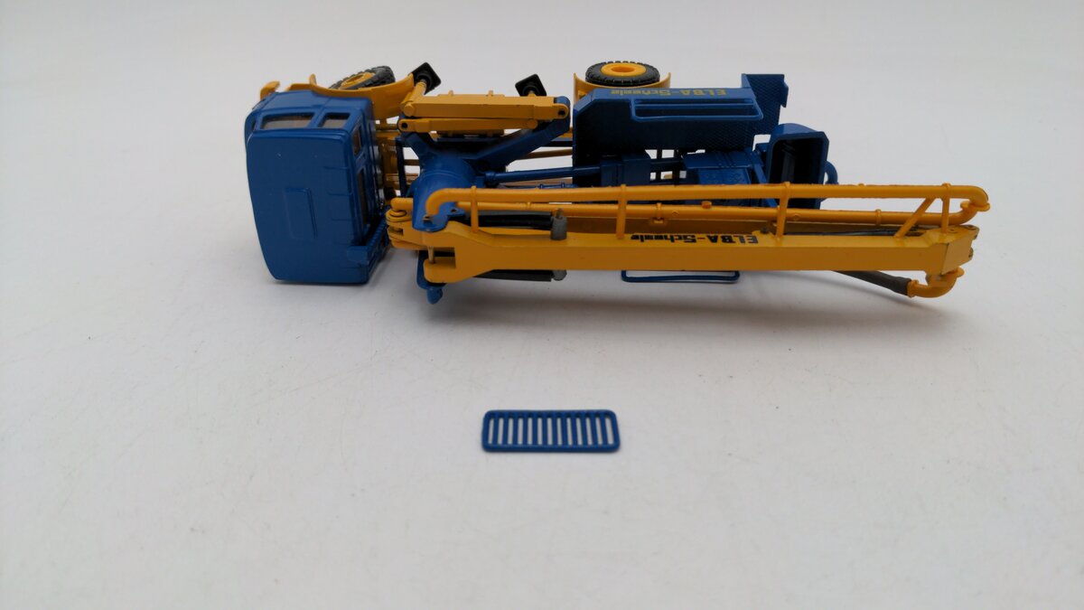 Conrad 3281 1:50 Scale Elba Scheele Blue/Yellow Mack Concrete Pumper Die Cast EX/Box