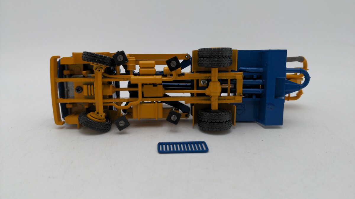 Conrad 3281 1:50 Scale Elba Scheele Blue/Yellow Mack Concrete Pumper Die Cast EX/Box