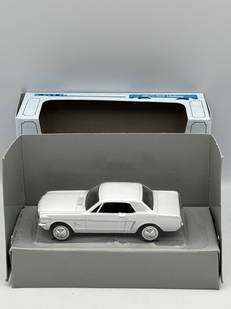 Ertl 2820 1:43 Die-Cast 1964 1/2 Ford Mustang LN/Box