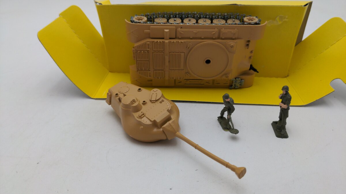 Solido 6065 1:50 Scale General Patton M-47 Tank Die Cast W/2 Plastic Figures EX/Box