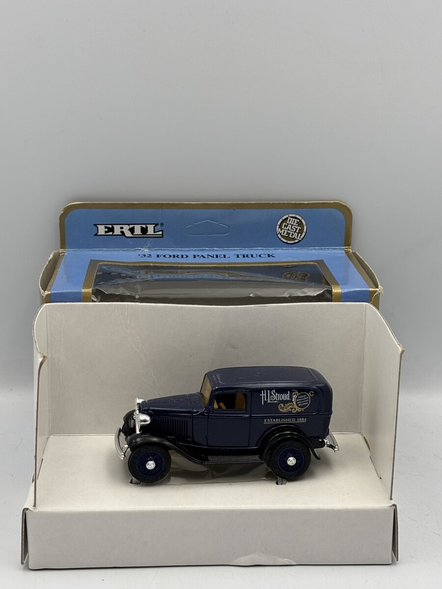 Ertl 2504 1:43 H.L. Stroud 1932 Ford Panel Truck Die Cast EX/Box