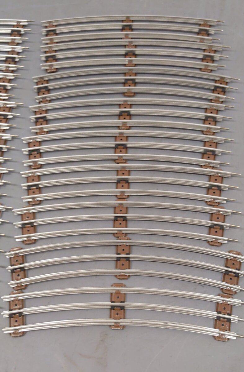 Lionel & K-line Assorted O27 54" & 42" Curved Track (28) EX