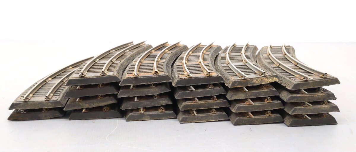 American Flyer Vintage S Curved Black Rubber Roadbeds w/ Track [22]