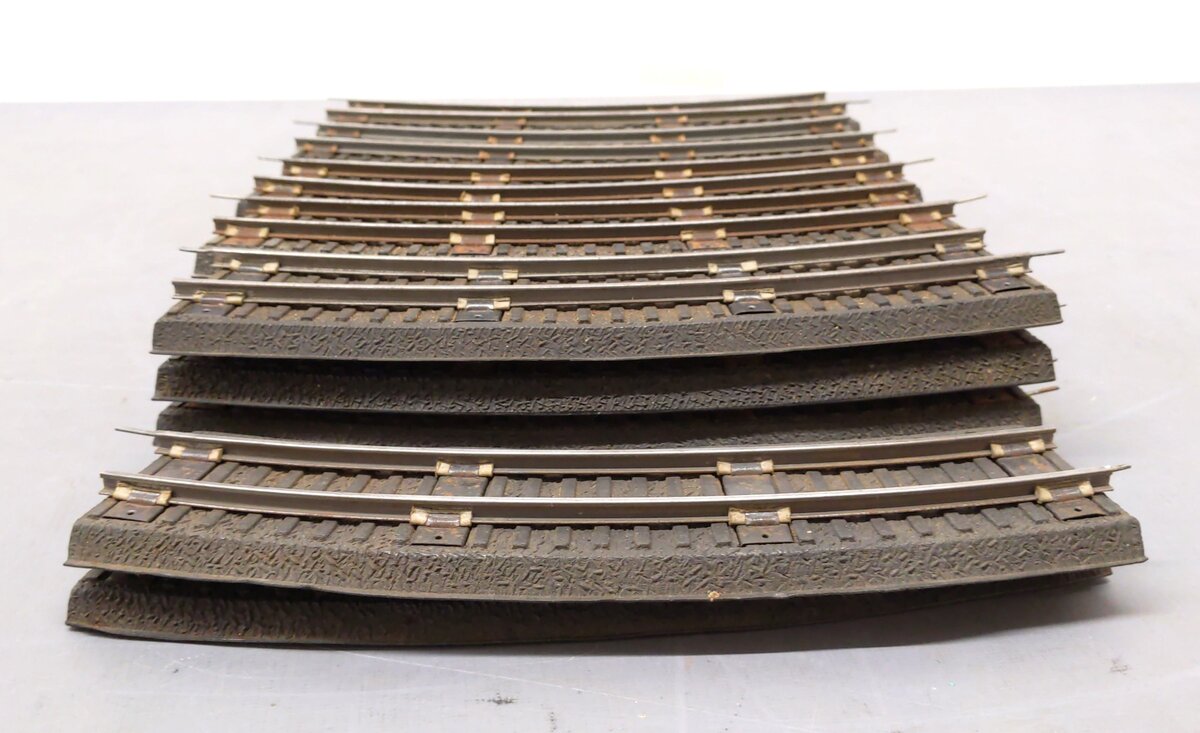 American Flyer Vintage S Curved Black Rubber Roadbeds w/ Track [22]