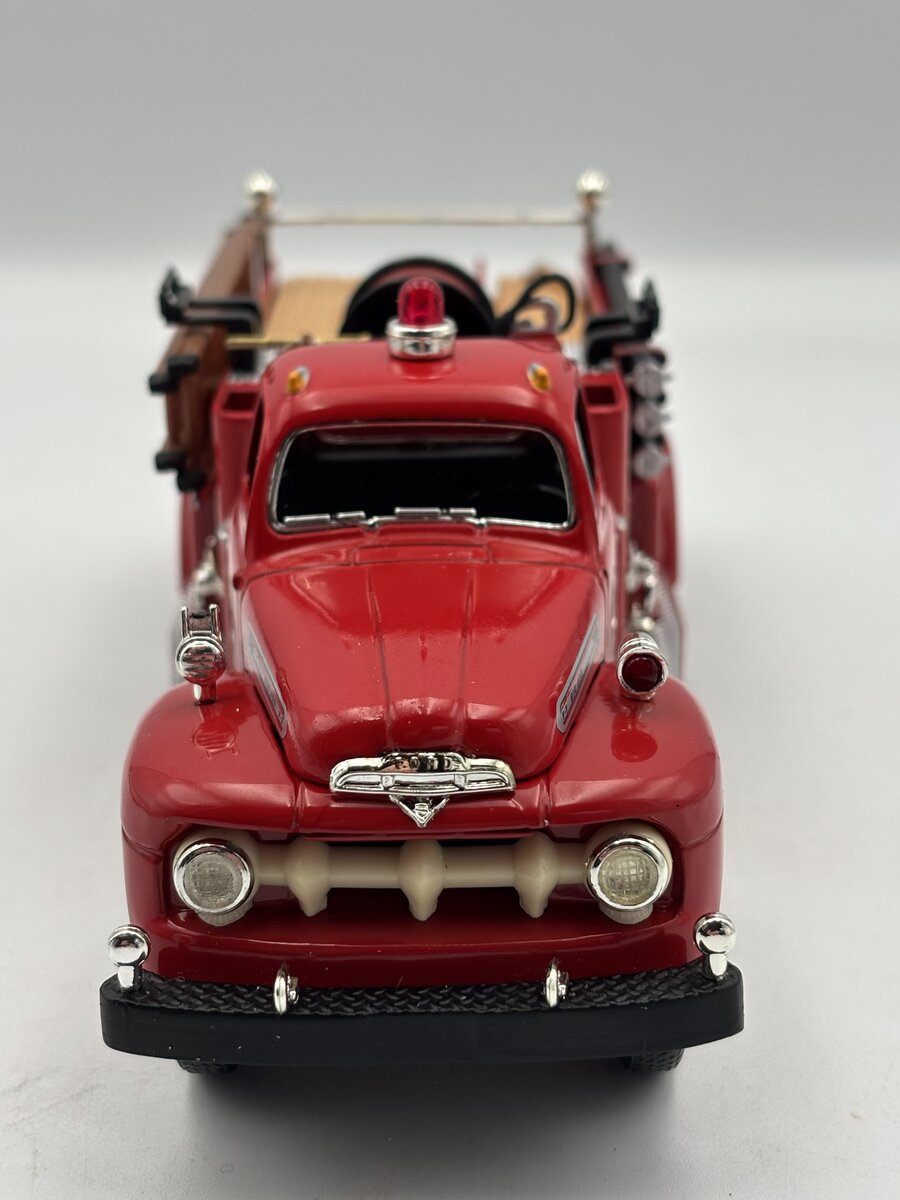 First Gear 19-1901 1:34 1951 Ford F-7 Fire Truck Die-Cast LN/Box