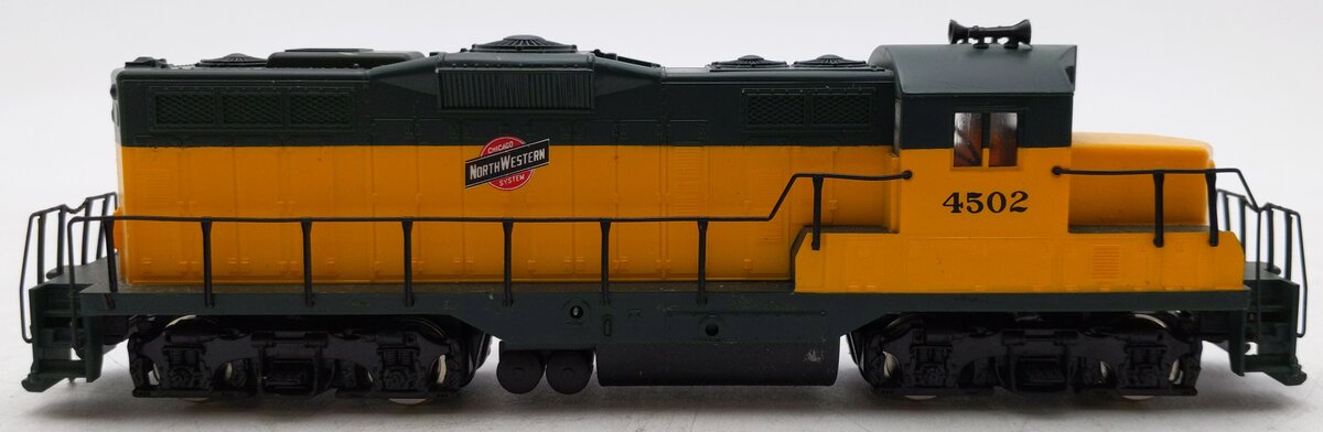 Walthers 931-110 HO Chicago & North Western EMD GP9M Diesel Locomotive #4502 EX