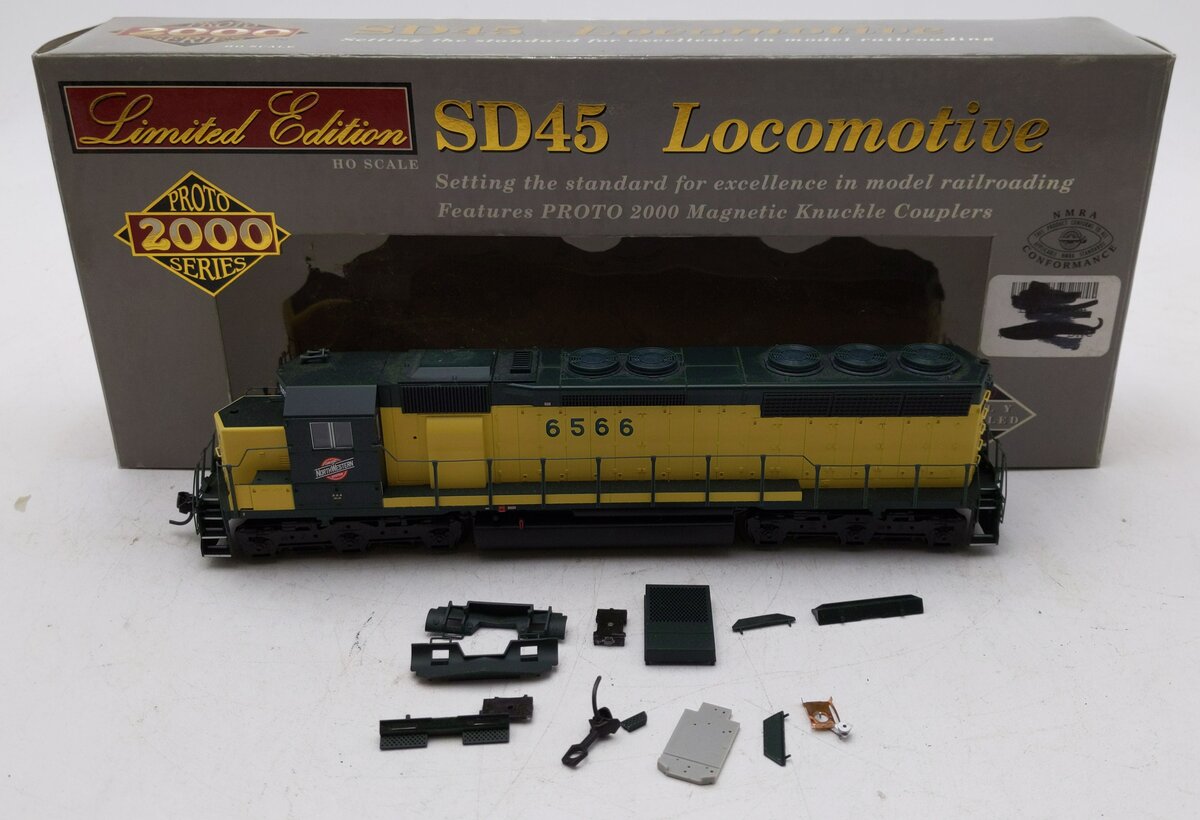 Proto 2000 30724 HO Chicago & North Western SD45 Diesel Loco #6566 EX/Box