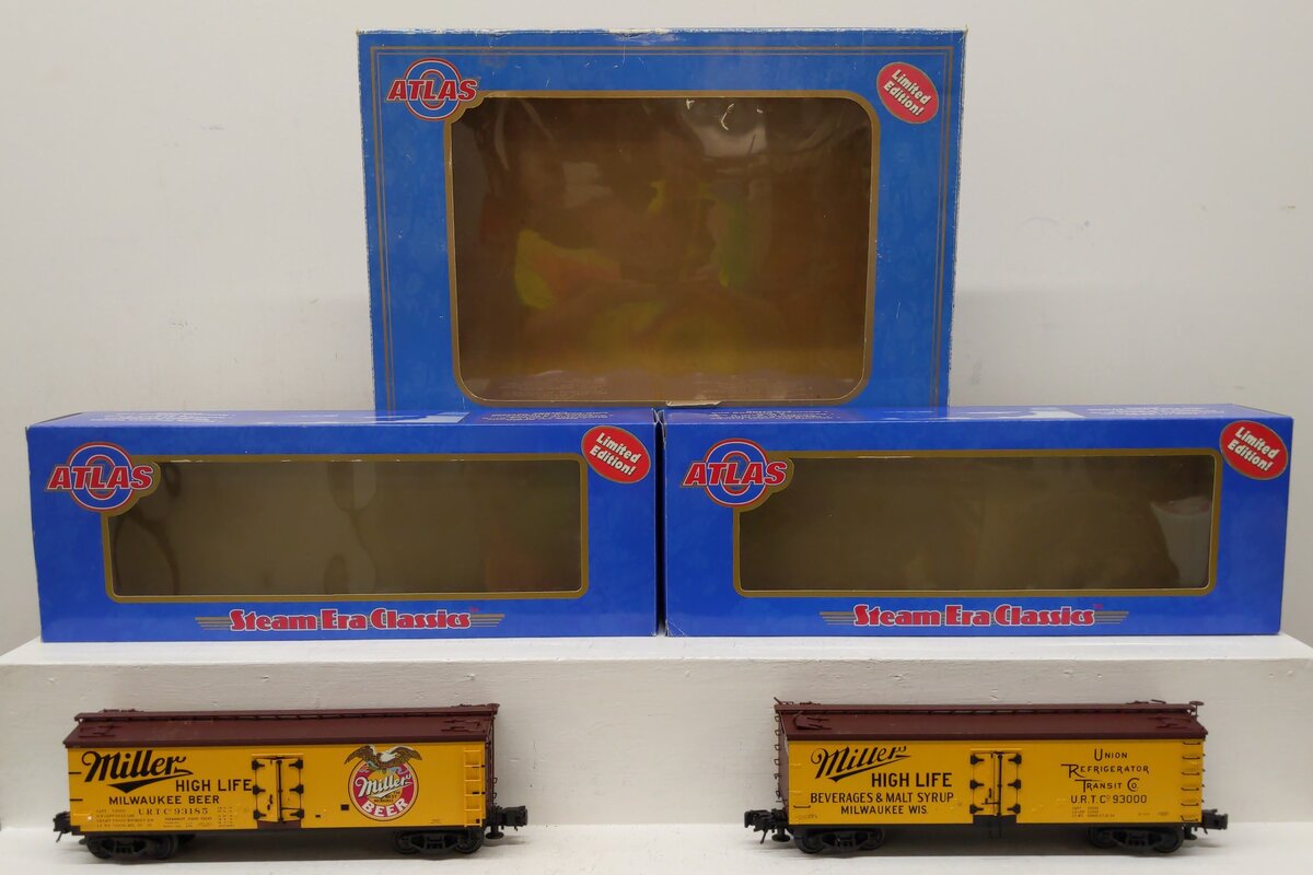 Atlas 6714 O Gauge Miller Beer Fridge Car 3-Rail #93000/93185 (Pack of 2) EX/Box