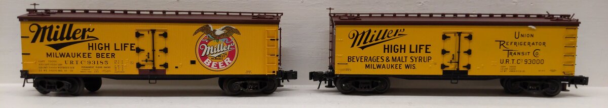 Atlas 6714 O Gauge Miller Beer Fridge Car 3-Rail #93000/93185 (Pack of 2) EX/Box