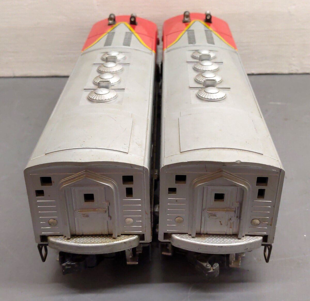 Lionel 2353 Vintage O Santa Fe F-3 AB Diesel Locomotive Set VG