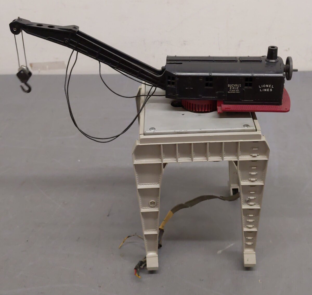 Lionel 282 Vintage O Bucyrus Erie Remote Control Gantry Crane