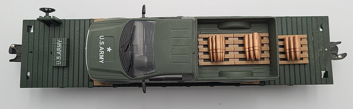 Menards 279-9433 O Scale Army Flatcar w/ Pickup Truck EX/Box
