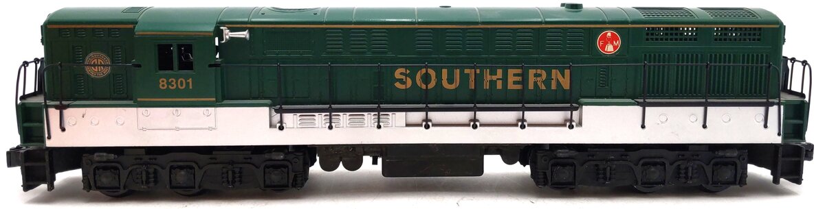 Lionel 6-18301 O Gauge Southern Fairbanks Morse Trainmaster Diesel Locomotive VG/Box