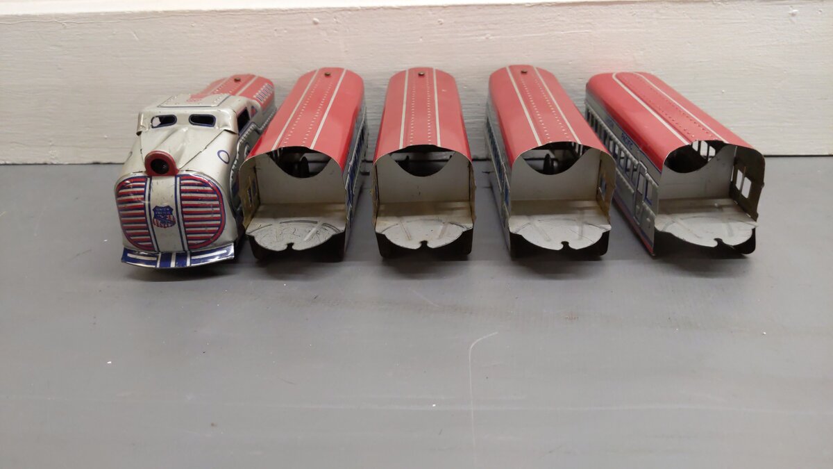 Marx M-10005 Vintage O Union Pacific Streamliner w/ 4 Passenger Cars