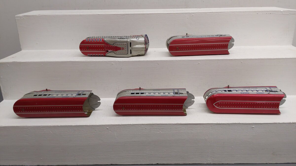 Marx M-10005 Vintage O Union Pacific Streamliner w/ 4 Passenger Cars