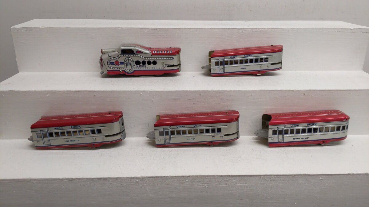 Marx M-10005 Vintage O Union Pacific Streamliner w/ 4 Passenger Cars