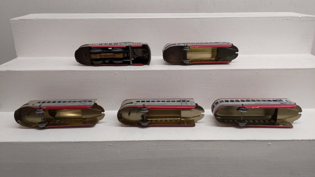 Marx M-10005 Vintage O Union Pacific Streamliner w/ 4 Passenger Cars