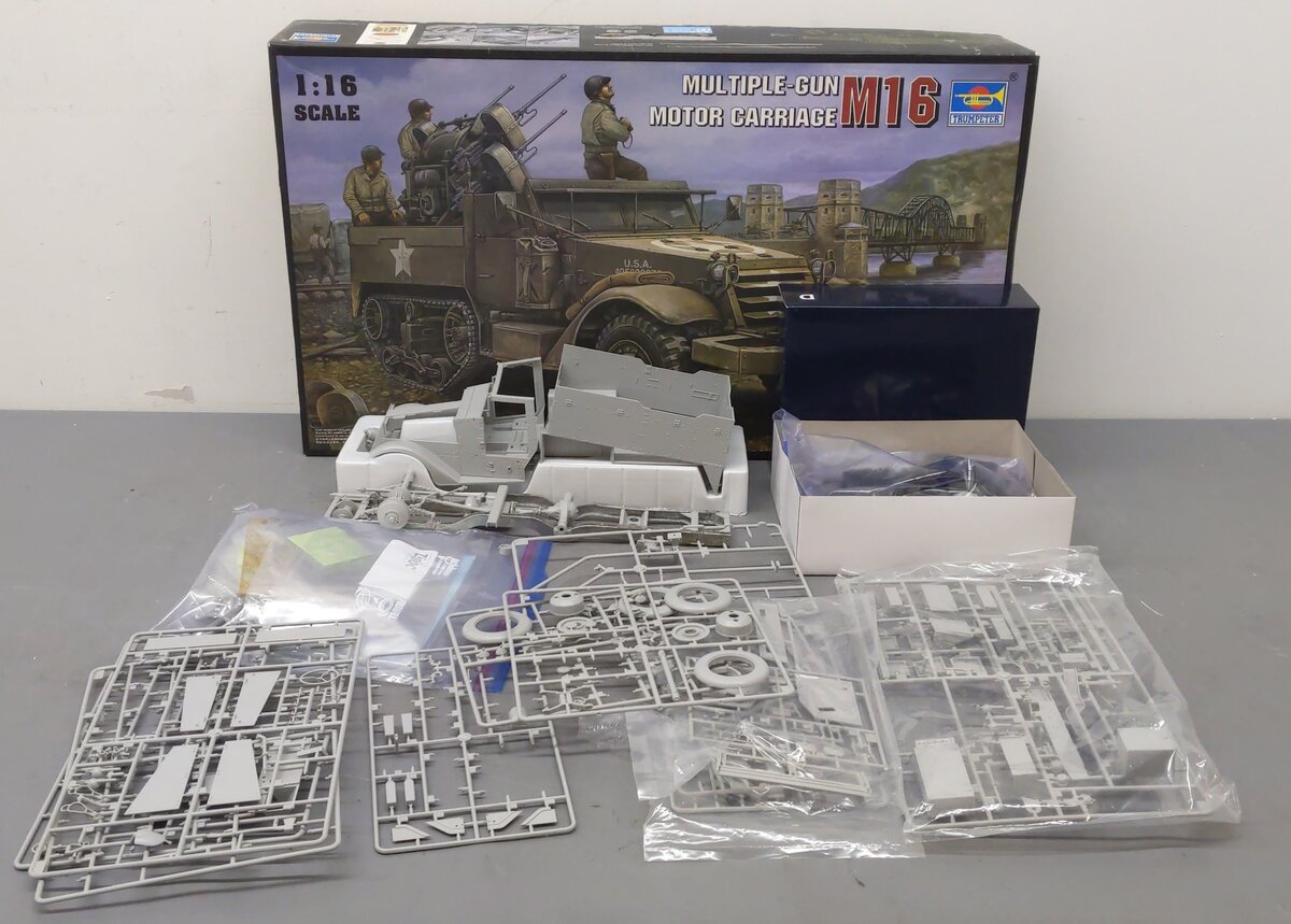 Trumpeter 00911 1:16 M16 Halftrack w/Multiple-Gun Military Artillery Kit VG/Box