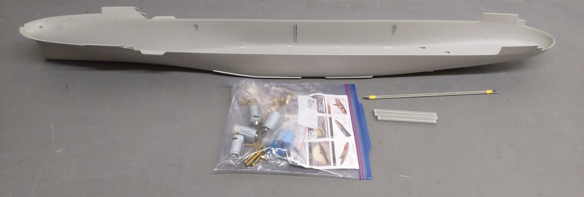 Merit International 62001 1:200 Scale USS Hornet CV-8 W/Decals Plastic Model Kit EX/Box