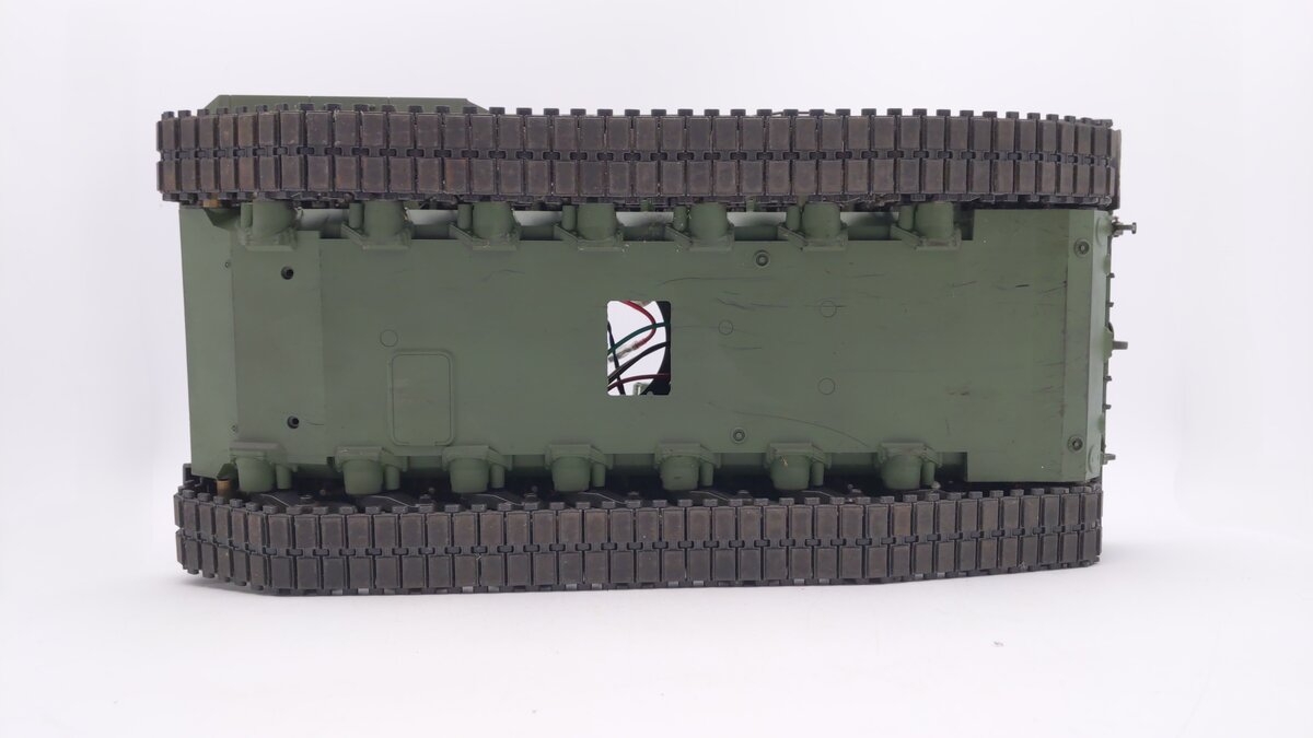 Tamiya 56020 1:16 Remote Controlled Leopard 2 A6 Battle Tank Kit - Assembled VG