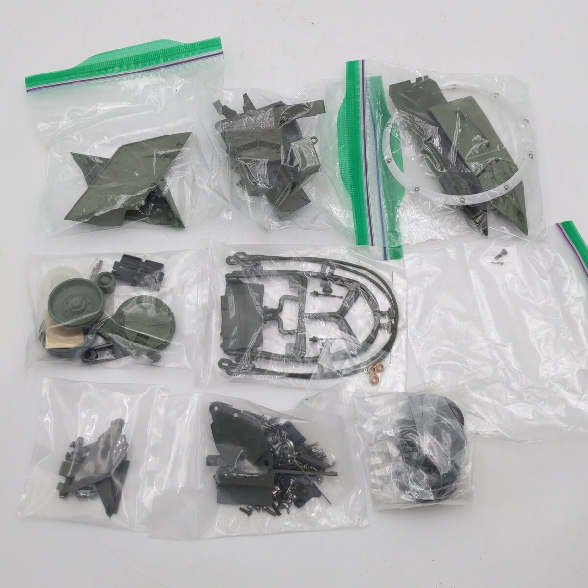 Tamiya 56020 1:16 Remote Controlled Leopard 2 A6 Battle Tank Kit - Assembled VG