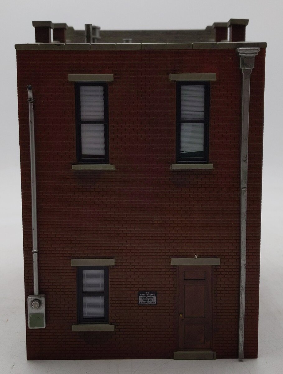 Woodland Scenics BR5850 O Scale Built-&-Ready Sully's Tavern Building EX