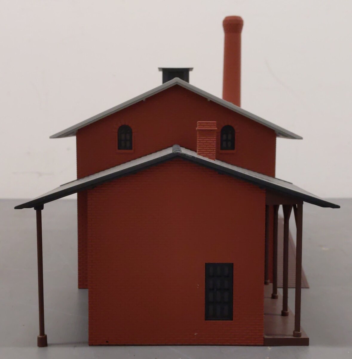 MTH O Scale Factory Building w/ Loading Docks EX