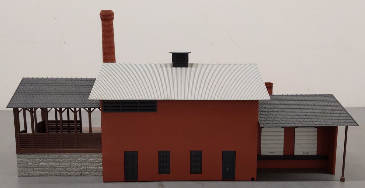 MTH O Scale Factory Building w/ Loading Docks EX