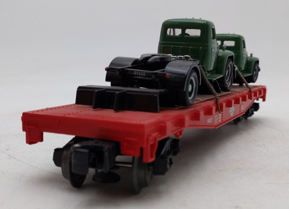 Lionel 6-17534 O Gauge Diamond T Flat Car w/Mack Trucks #9823 EX/Box