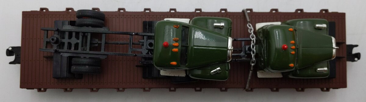 Lionel 6-17518 O Gauge Pennsylvania Flatcar with 2 Corgi Mack AEC Trucks #9823 EX/Box