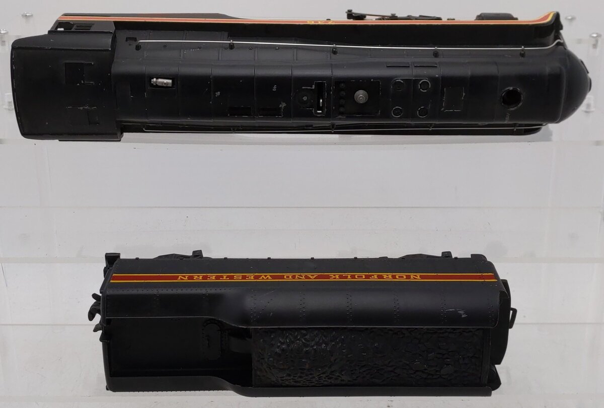 Lionel 746 Vintage O N&W J Class 4-8-4 Steam Locomotive & Tender w/ Long Stripe VG