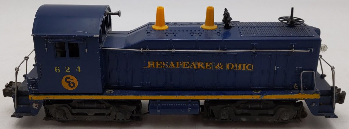 Lionel 624 Vintage O Chesapeake & Ohio NW-2 Powered Diesel Locomotive