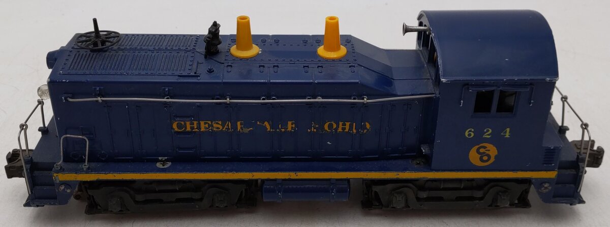 Lionel 624 Vintage O Chesapeake & Ohio NW-2 Powered Diesel Locomotive