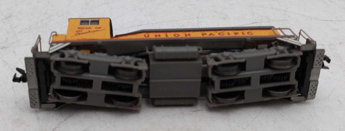 Life Like 7897 N Scale Union Pacific SW9 12000 Diesel Locomotive #1833 EX/Box