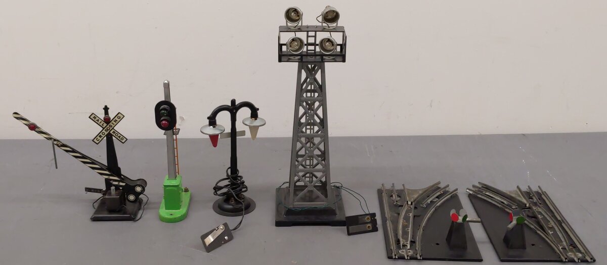 MARX & Lionel Assorted O Gauge Accessories #153,438,429,0416,O-27 [6] VG