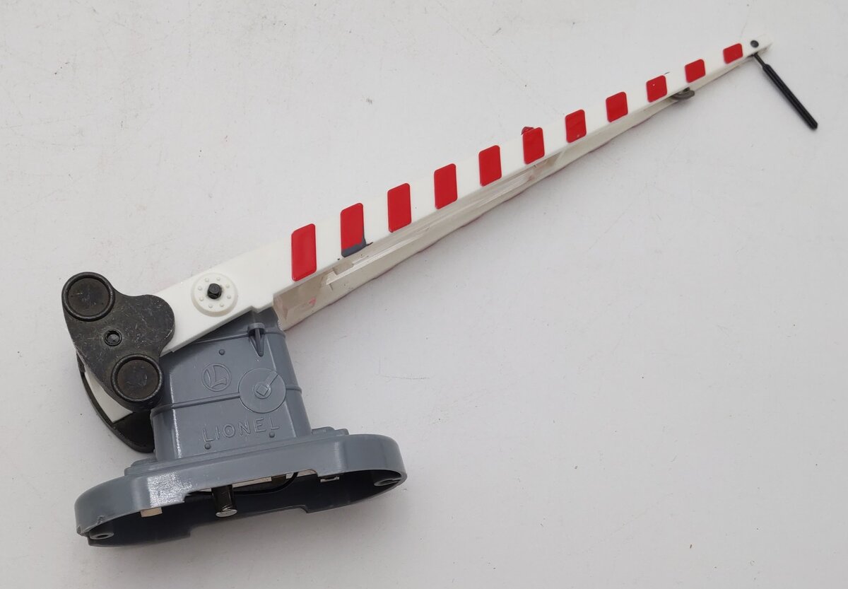 Lionel Assorted O Gauge Signal, Search light, and Crossing Gate [3] EX/Box