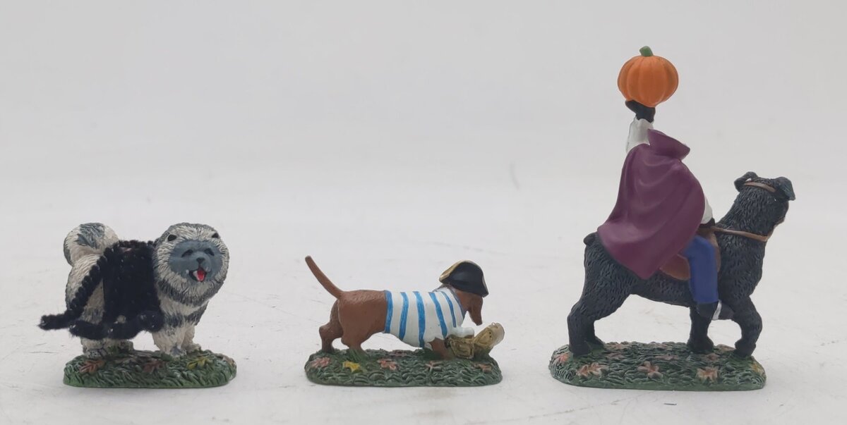 Dept 56 4025412 Halloween Village Accessories "Who Let The Dogs Out" (Set Of 3) EX/Box