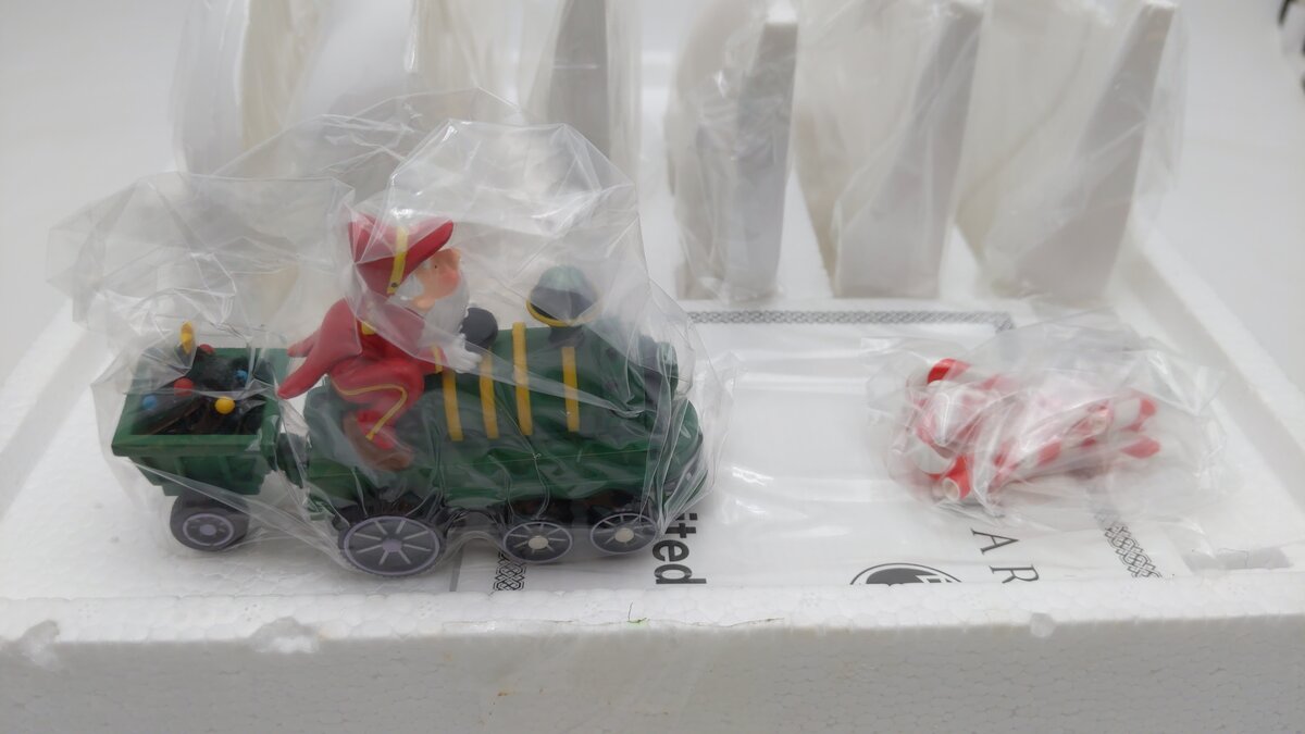 Dept 56 56.53030 North Pole Animated Train With Track (Set of 7) NIB
