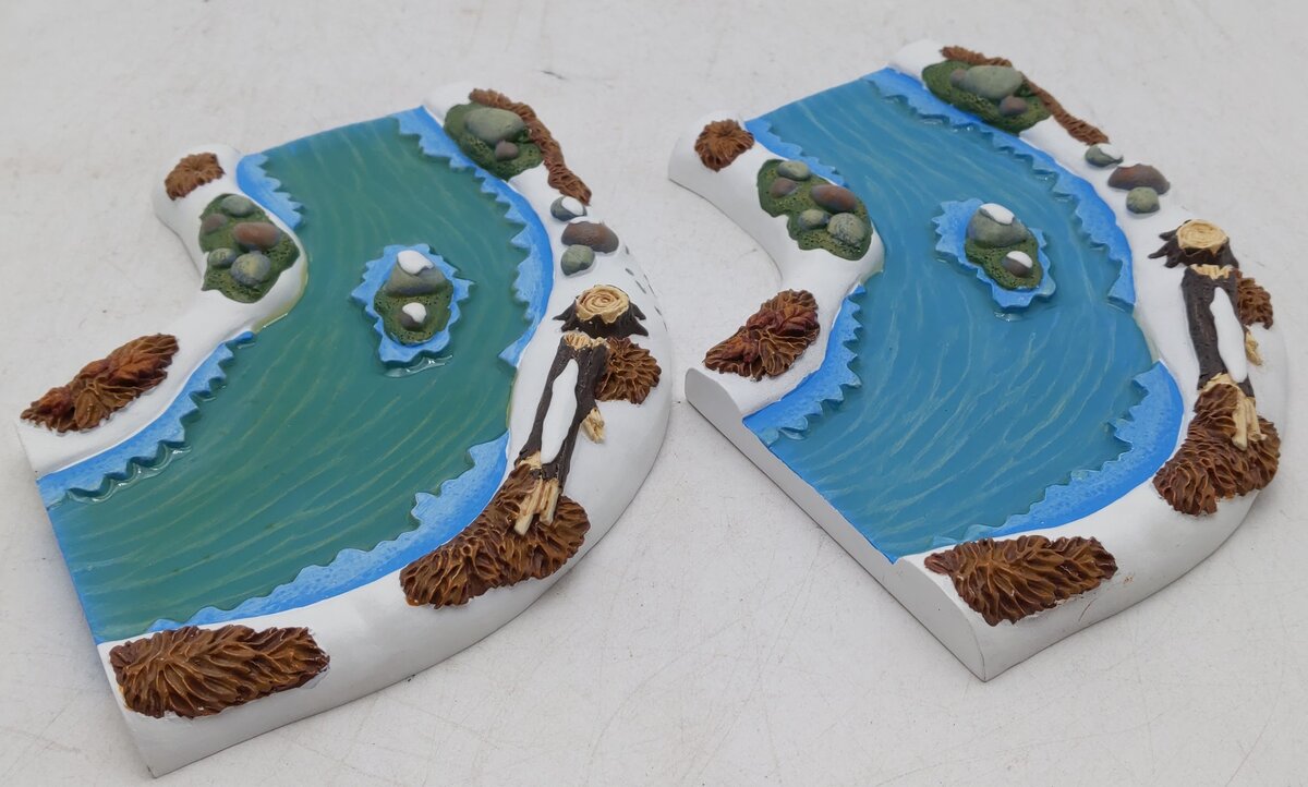 Department 56 4041186 Village Accessories Woodland Creek, Curved (Set of 2) LN/Box