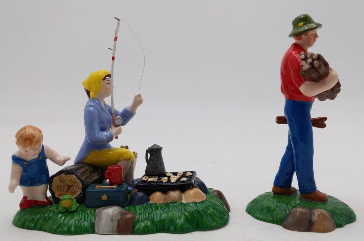 Dept 56 56.55172 Snow Village "Weekend Getaway" (Set of 2) LN/Box