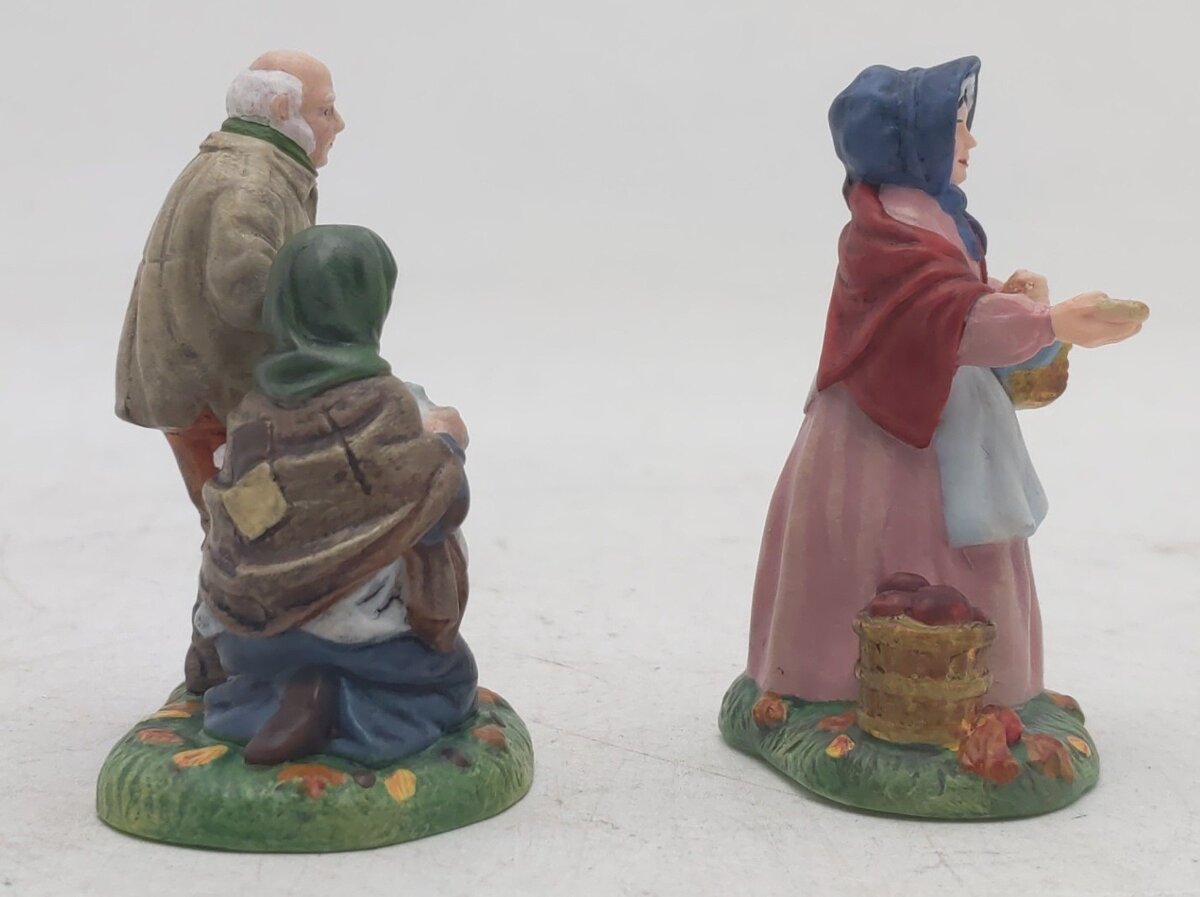 Dept 56 56.58412 Dickens Village All Hollow's Eve "Begging For Soul Cakes" EX/Box